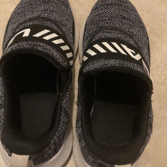 Under Armour Shoes - 7 - Picture 5 of 6